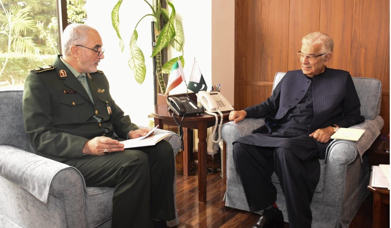 Iran and Pakistan Strengthen Defense Cooperation in High-Level Talks
