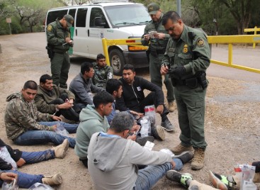 U.S. launched a large-scale crackdown on undocumented immigrants, 538 individuals arrest and deportation of hundreds