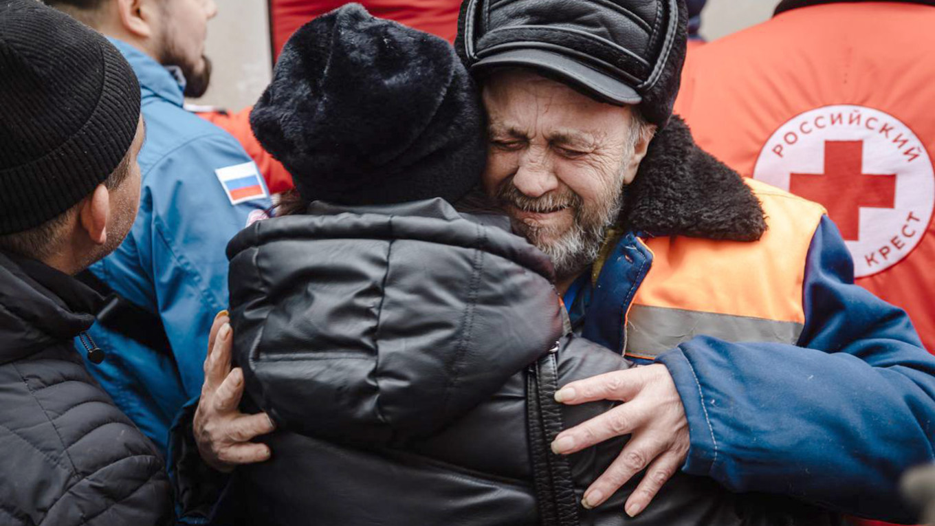 Kursk Evacuees Reunite With Families as Ukrainian Forces Withdraw