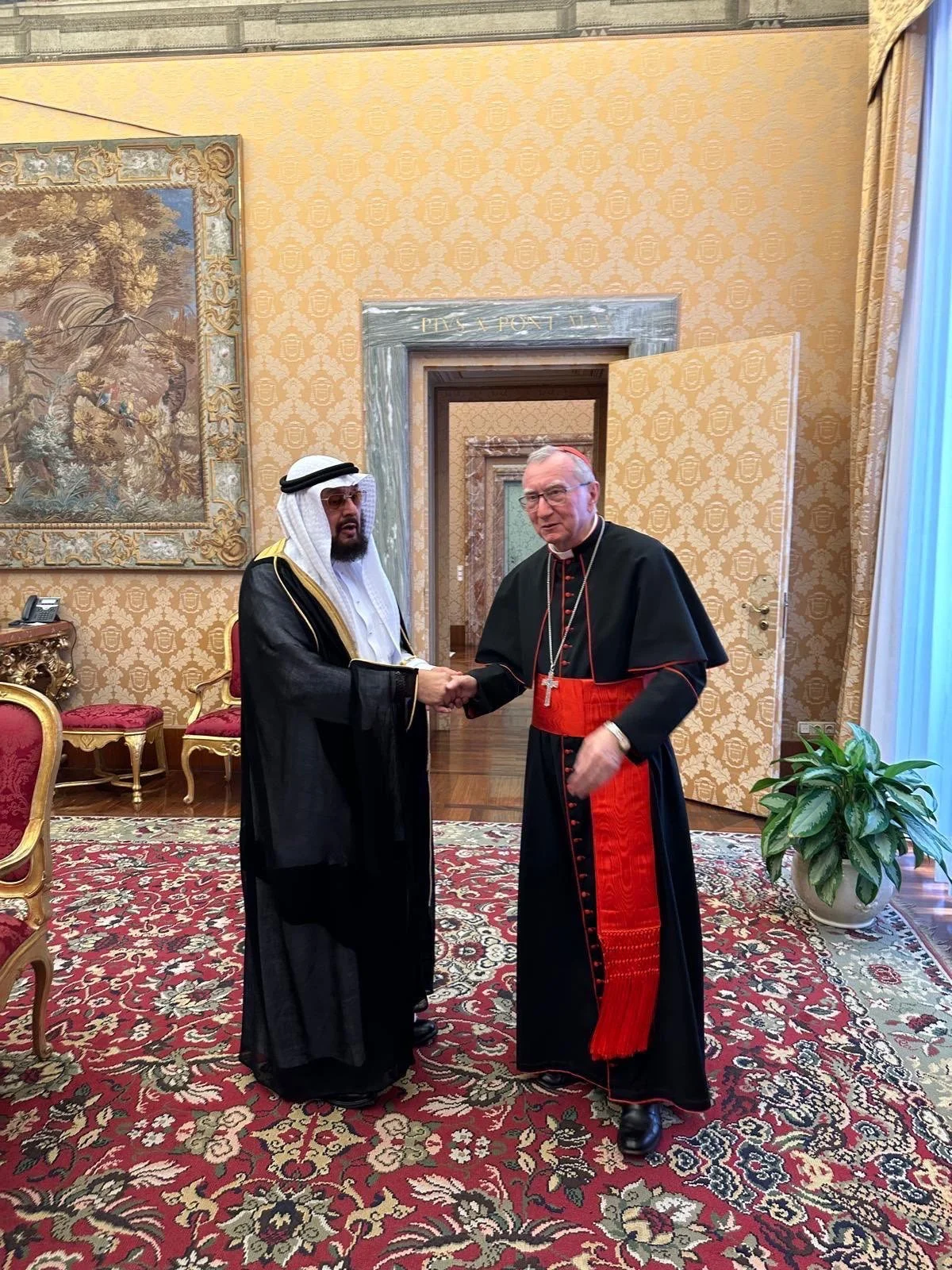 Muslim World League Representative Offers Condolences on Passing of Pope Francis