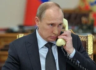 Putin Welcomes Freed Hostages at Kremlin, Commends Hamas for Release Cooperation