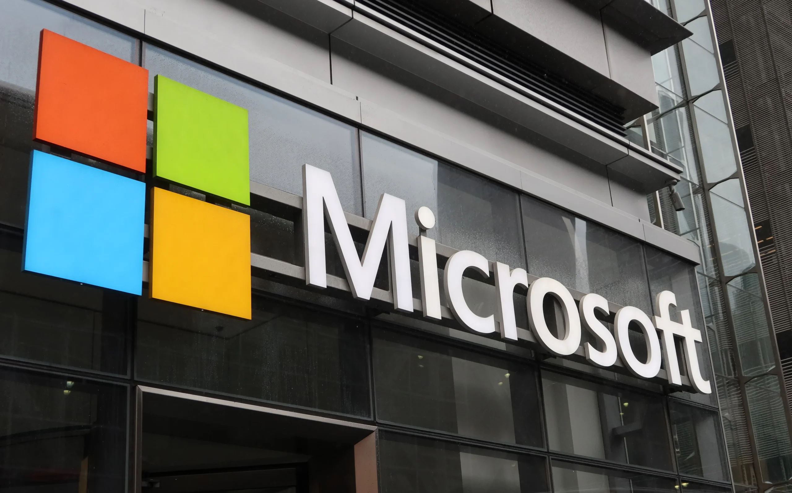 Microsoft Adopts Passwordless Defaults for New Accounts with Passkey Rollout