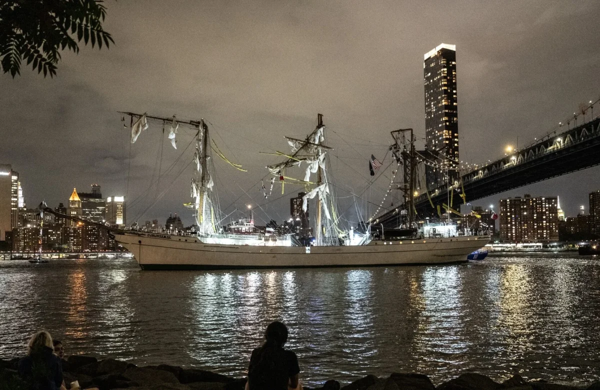 Mexican Navy Ship Collides with Brooklyn Bridge, Leaving Two Dead and Multiple Injured