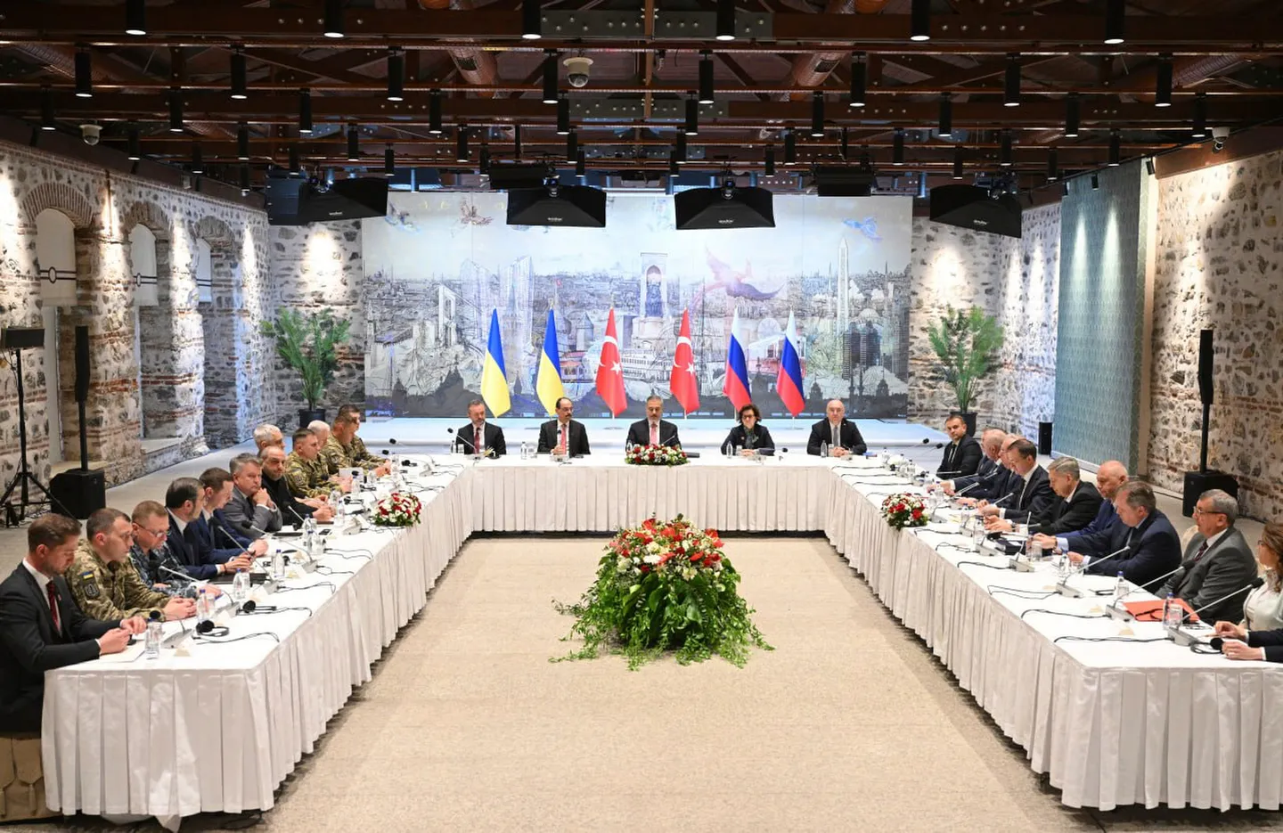 Russia Proposes June 2 Peace Talks with Ukraine in Istanbul to Present Draft Peace Memorandum