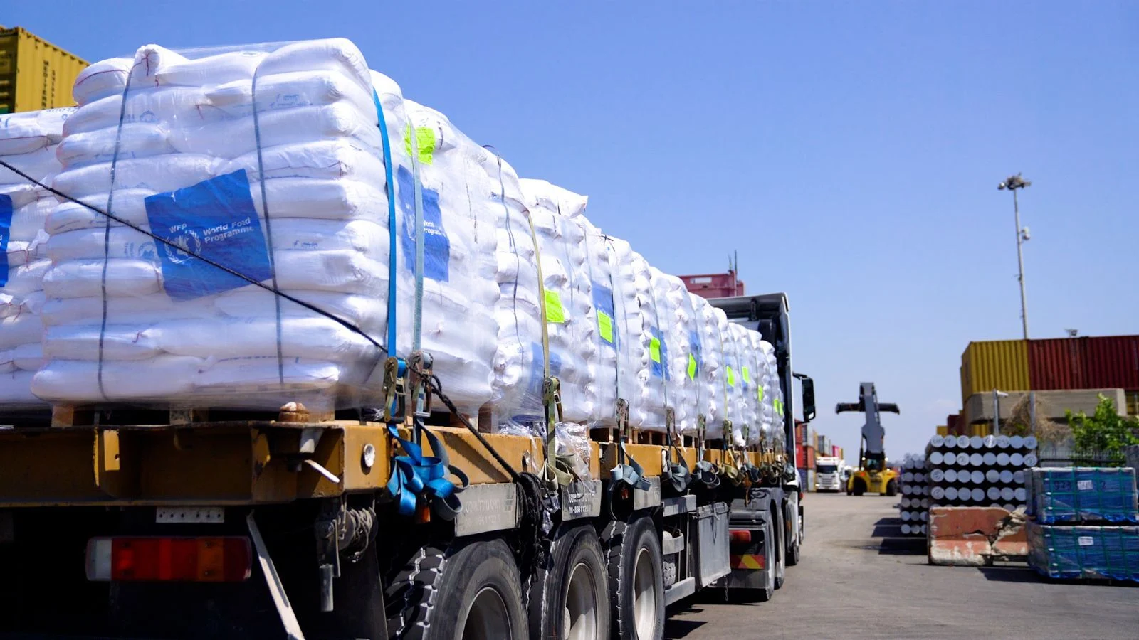 UN Food Aid Trucks Raided in Gaza, Highlighting Aid Distribution Breakdown