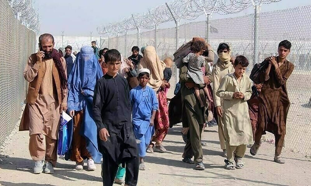 pakistan-considers-six-month-extension-for-afghan-refugees-with-por-cards