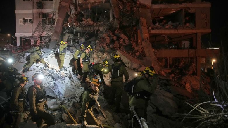 Iran Launches Fresh Missile Strikes on Israel as Conflict Enters Fourth Day