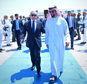 Pakistani PM Meets UAE President in Abu Dhabi, Agrees to Boost Economic and Strategic Ties