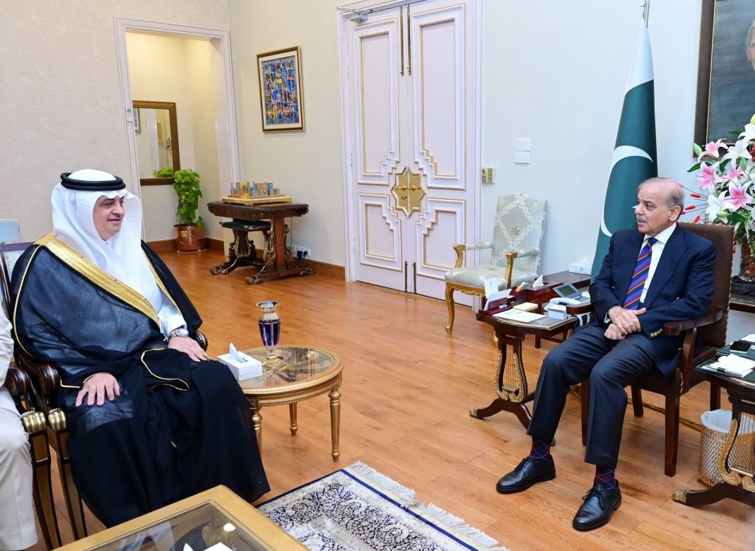 Pakistani PM Shehbaz Sharif Calls for De-escalation in Middle East During Meetings with Saudi and Qatari Ambassadors