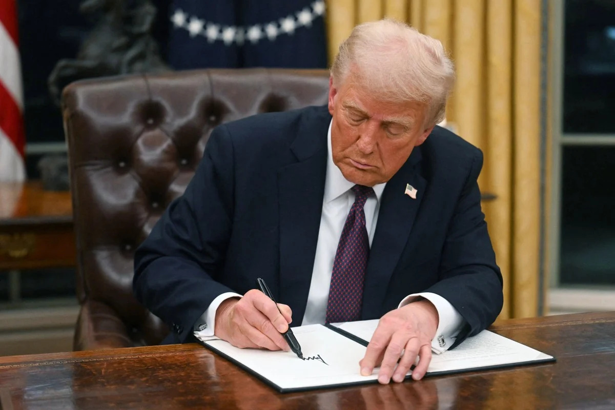 Trump Reinstates Travel Ban on 12 Countries, Expands Entry Restrictions Citing National Security