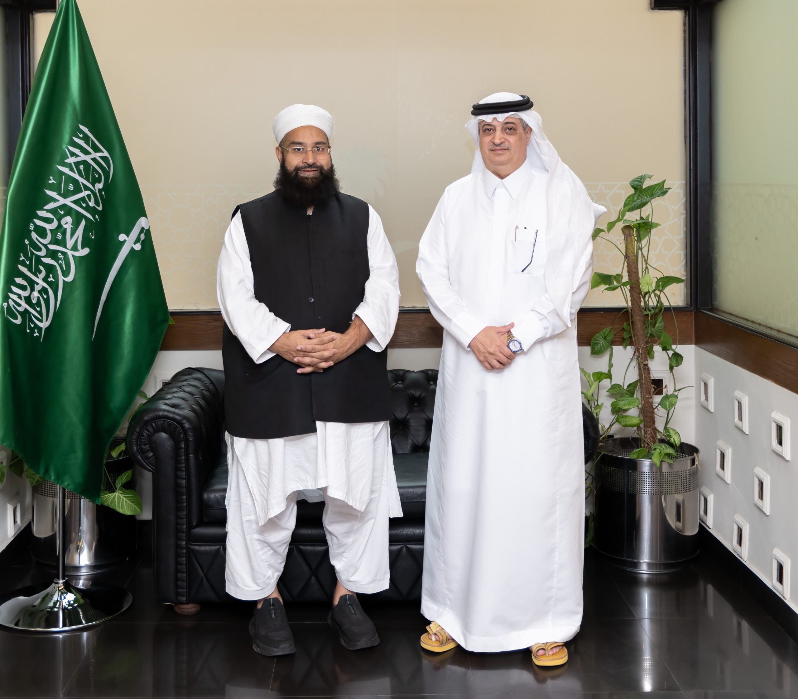 Hafiz Tahir Ashrafi Lauds Saudi Hajj Management, Urges Riyadh’s Diplomatic Role on Kashmir