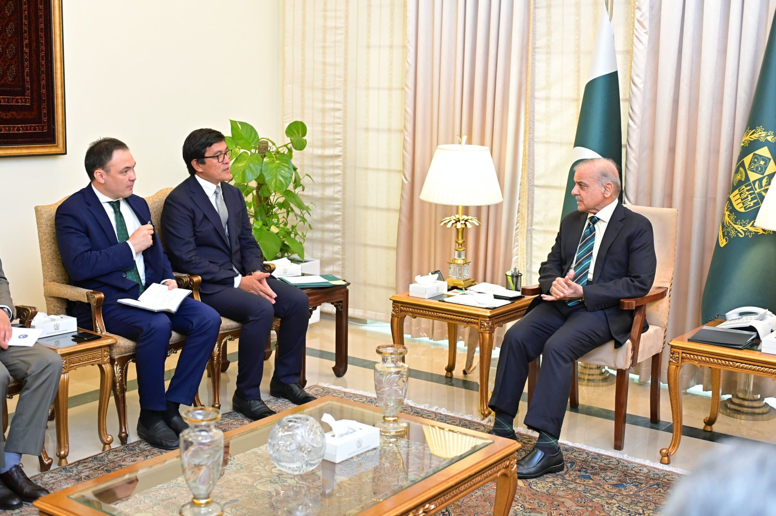 Kyrgyz Deputy PM Meets PM Shehbaz Sharif to Strengthen Bilateral Cooperation