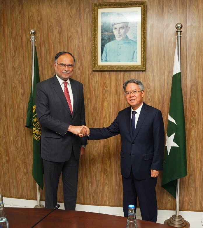 Pakistan, China Reaffirm Strategic Partnership Ahead of Crucial CPEC Talks