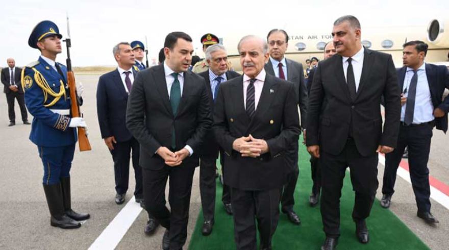 Pakistani PM Arrives in Azerbaijan for ECO Summit to Boost Regional Cooperation