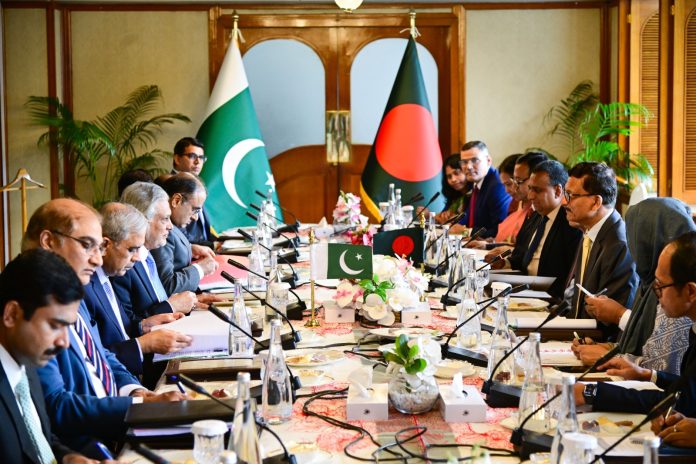 Pakistan, Bangladesh Vow to Deepen Bilateral Ties in Wide-Ranging Talks