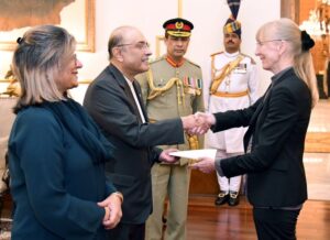 Pakistani President Receives Credentials from Envoys of Five Countries