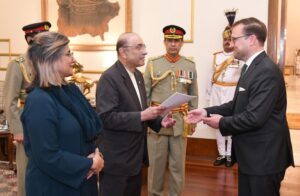 Pakistani President Receives Credentials from Envoys of Five Countries