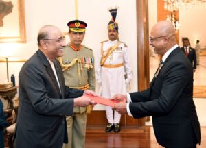 Pakistani President Receives Credentials from Envoys of Five Countries